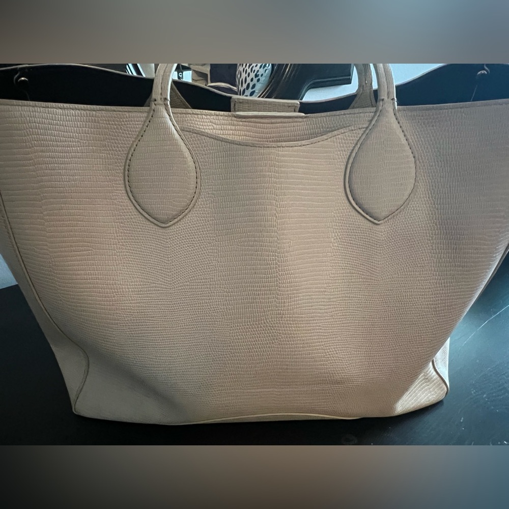 Handbag - Picture 2 of 3